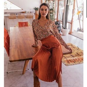 🆕 Rust/pumpkin pleated skirt